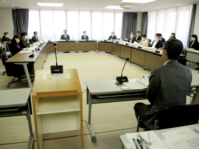 庁舎移転用地購入議案を否決した松戸市議会の庁舎整備に関する特別委員会＝２４日