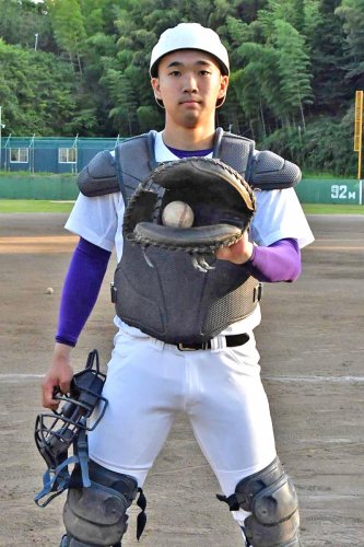 ２年生ながら伝統校で扇の要を務める綿引＝成田市内