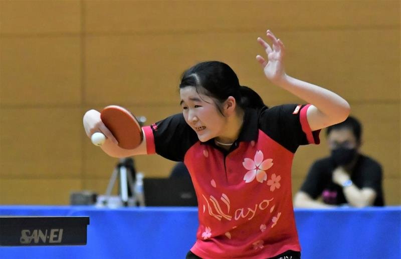 女子シングルスで優勝した和洋国府台女の関口莉桜＝１７日、東金アリーナ
