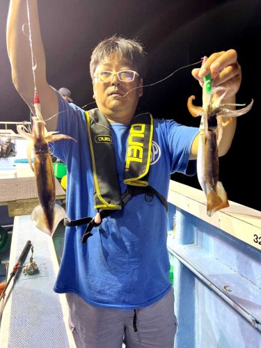 鹿島沖でヒットしたスジイカ（写真は「幸栄丸」提供）
