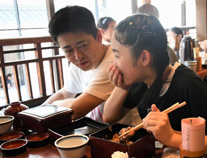 うなぎ店早くもにぎわう　成田山参道　３０日は土用の丑の日　店側、猛暑下の行列回避策も