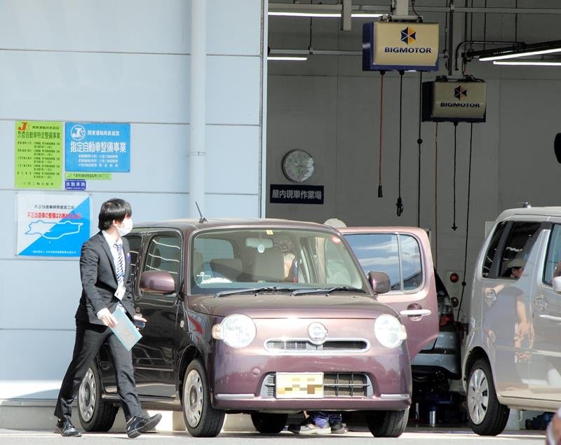 国交省の立ち入り検査が行われたビッグモーター酒々井店＝２８日午後３時５０分ごろ、酒々井町（画像は一部加工してあります）
