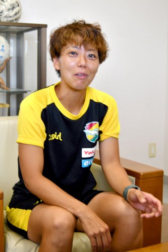 千葉玲海菜選手とのリハビリの日々を振り返る塚本チーフトレーナー＝２日、千葉市内
