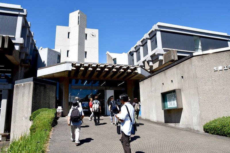 習志野の日大図書館で見学会　ドコモモ・ジャパン選定