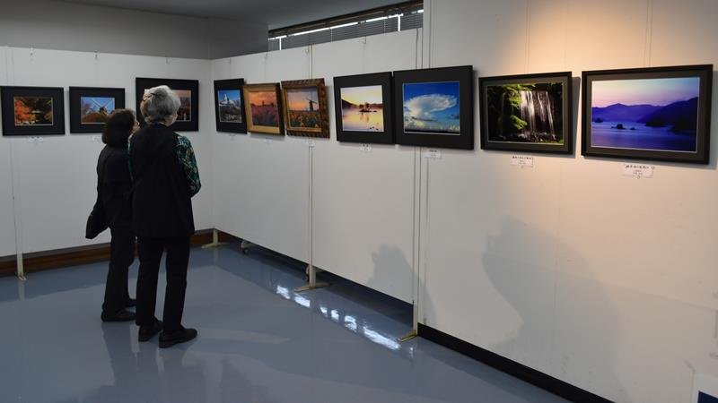 多彩なテーマの作品が楽しめる市民文化祭・写真展＝佐倉市の臼井公民館
