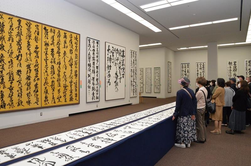 多彩な力作が並ぶ書星展＝東京都美術館
