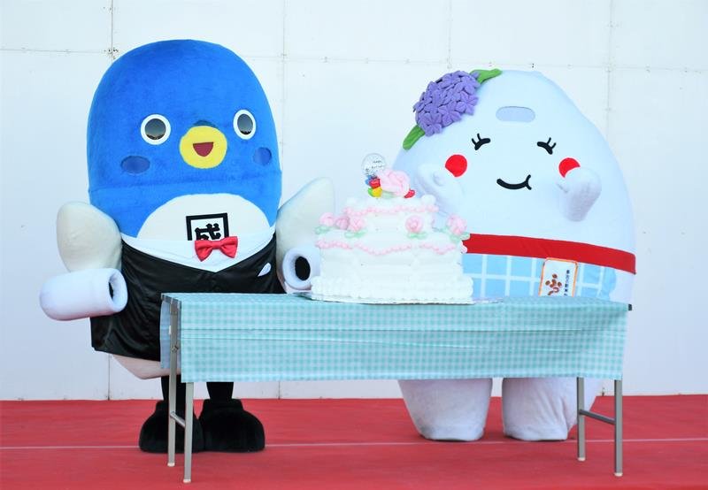 うなりくんの口元だよ。うな。　成田市観光キャラ　地球到着１４周年　誕生会でファン１００人祝福　【月刊ほぼ実物大ニュース】
