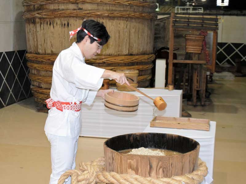 伝統のしょうゆ「玄蕃蔵」仕込み式　「丹精込め」年１回の限定醸造　銚子・ヒゲタ醤油