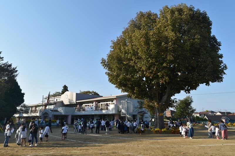 佐倉市立佐倉幼稚園で開かれた創立１１０周年イベント。卒業生や地域住民が多数訪れ大いににぎわいを見せた＝１０月

