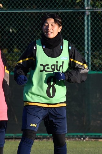 調整する千葉の千葉玲海菜。海外移籍を決めた＝昨年１２月２１日、習志野市内
