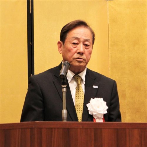 賀詞交歓会であいさつする県トラック協会の池田会長＝千葉市中央区
