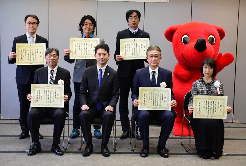 表彰式の様子＝県庁
