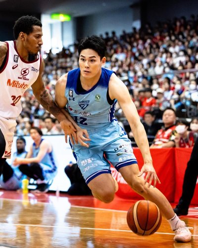 千葉Ｊ─川崎　第２クオーター、ドリブルで仕掛ける千葉Ｊの金近＝船橋アリーナ

