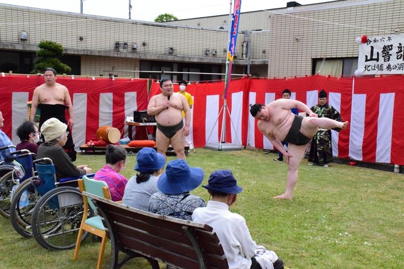 老人ホームに力士ら登場　迫力の取り組み、入居者感動　茂原
