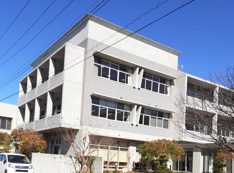 木更津看護学院が入る建物＝２０２２年２月、木更津市