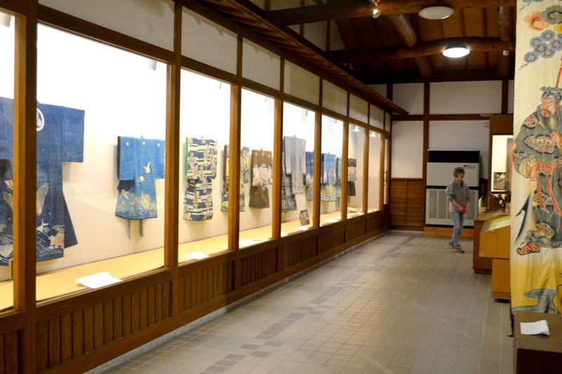 郷土資料館で開催している企画展「めでたい模様II」＝いすみ市