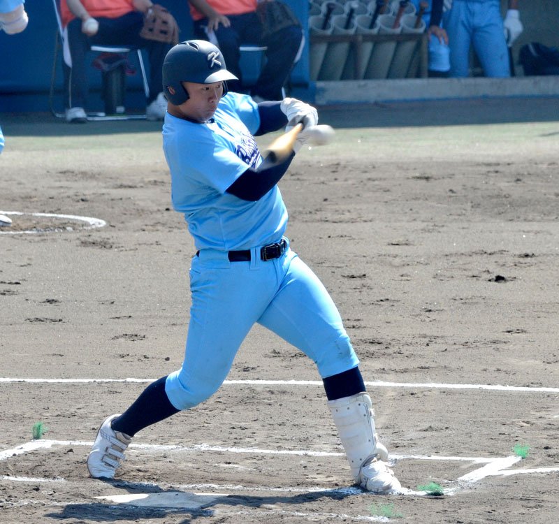 鴨川令徳－成田北　４打点の活躍で初勝利に貢献した鴨川令徳の白谷＝長生の森