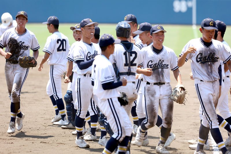 東京学館―志学館　準決勝進出を決めて喜ぶ東京学館ナイン＝県総合ＳＣ