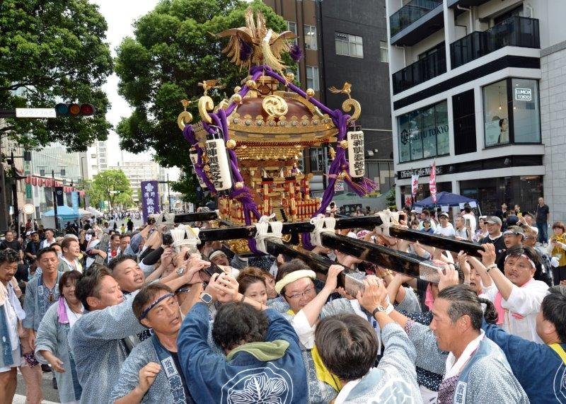 【写真特集】県都に熱気「千葉おどり」　武者行列、勇壮に　千葉市で親子三代夏祭り