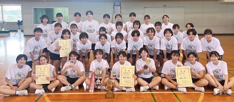 女子優勝の拓大紅陵
