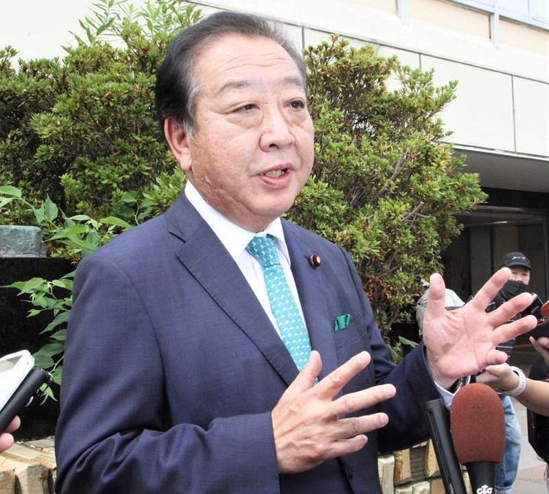 立憲民主党代表選への出馬を表明する野田元首相＝２９日、ＪＲ津田沼駅前