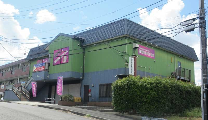 不法就労助長の疑いで経営者らが逮捕された店「ステージフィフティワン」（千葉県警提供）