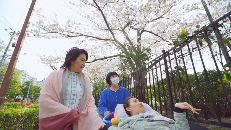 介助すること心の支えに　寺田靖範監督（６０）＝松戸市在住＝　映画「江里はみんなと生きていく」