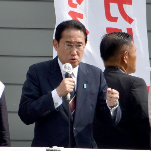 衆院選候補の応援演説で来葉した岸田前首相＝１６日、佐倉市
