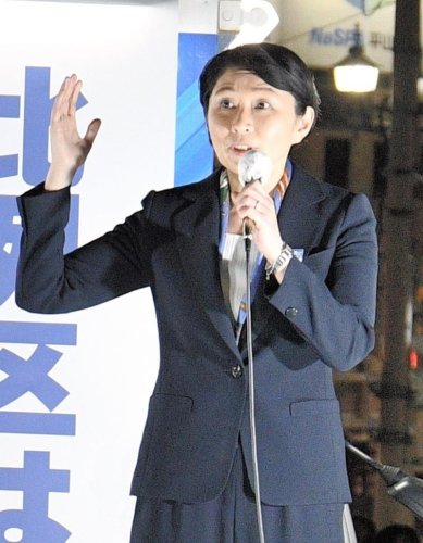 演説する自民党の小渕組織運動本部長＝２５日、成田市
