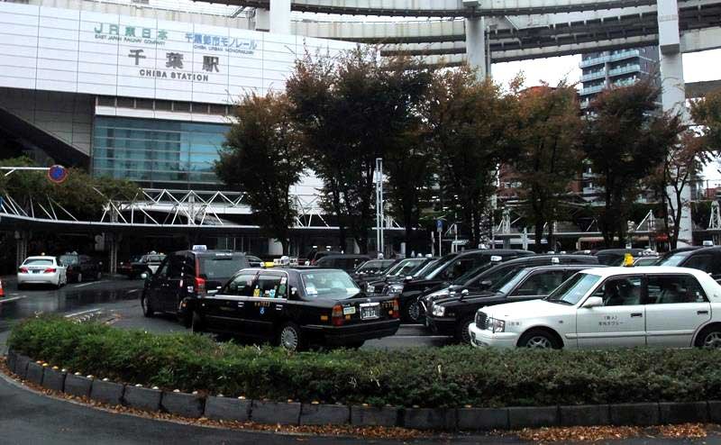 ＪＲ千葉駅前のタクシー乗り場＝千葉市中央区