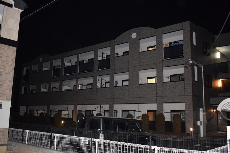 栗原容疑者の自宅マンション＝１月２５日午後６時ごろ、野田市山崎

