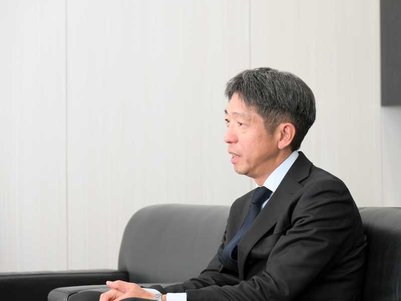千葉日報社のインタビューに応じる宮沢忠孝県警本部長