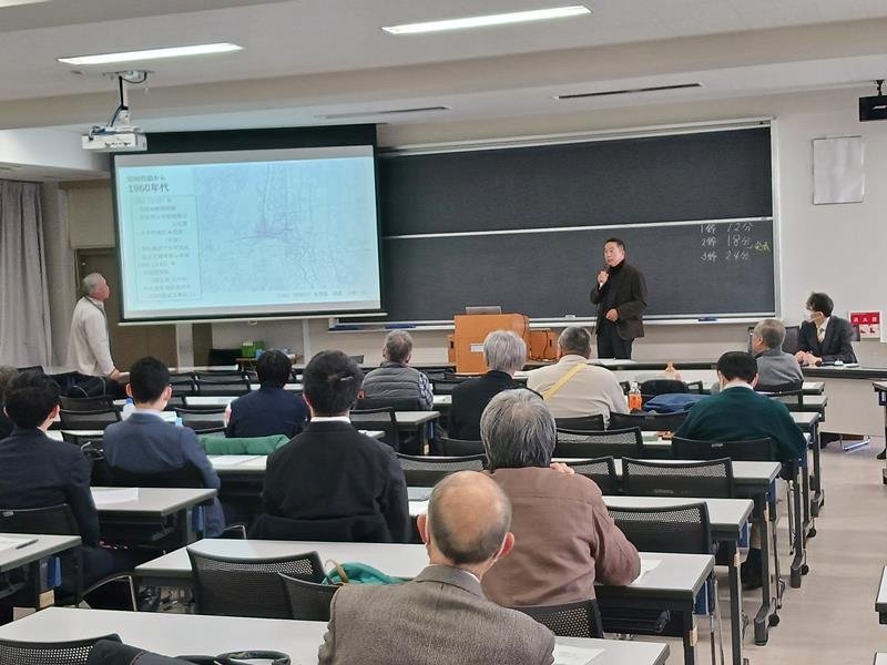 千葉県の地理について研究成果の発表が行われた千葉地理学会の研究大会・総会＝１日、千葉市稲毛区の千葉大学
