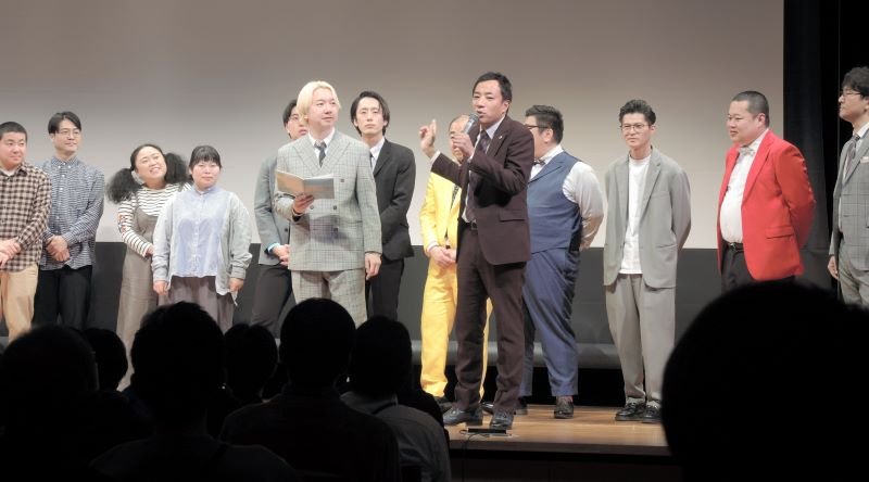ナイツ塙さん我孫子公演　古里で初舞台、会場大爆笑　市制５５周年記念お笑いライブ