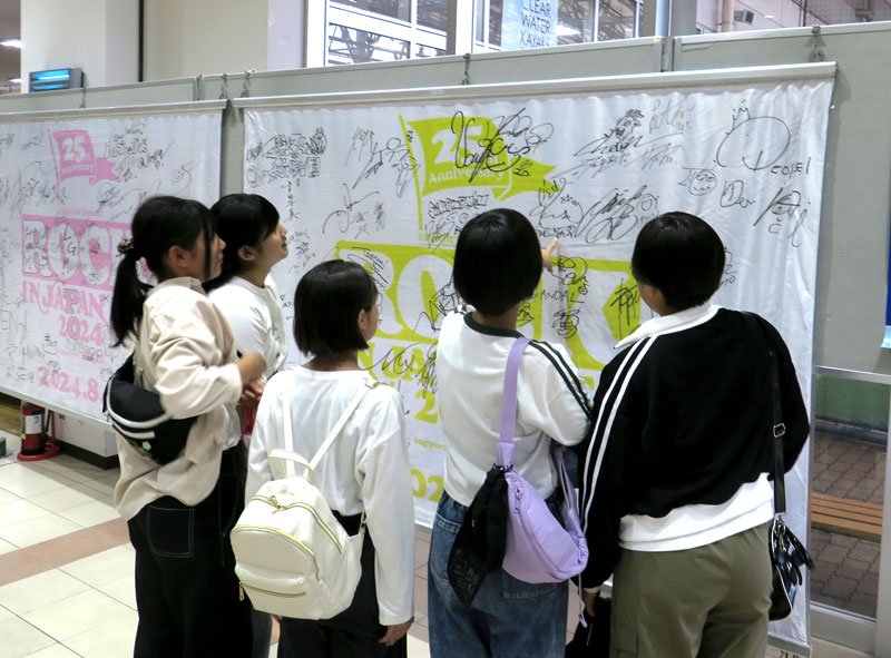 場外でフェス雰囲気体感　地元の理解や活性化狙う　映像放映、サイン展示も　千葉市・蘇我