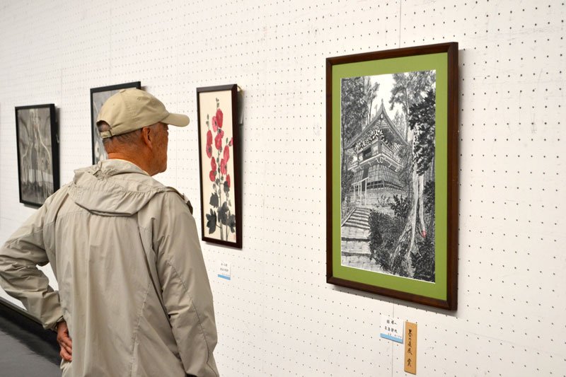 水墨画の力作３５１点が鑑賞できる「墨の県展」＝千葉市中央区の県立美術館