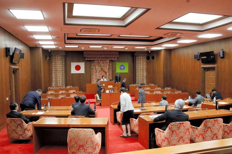 議長選が繰り返しやり直され、膠着（こうちゃく）状態が続く多古町議会＝１９日、同町（同町提供）