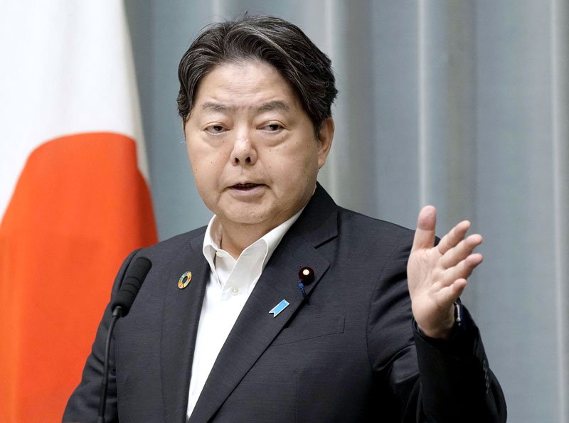 記者会見する林官房長官＝１０日午前、首相官邸（共同）