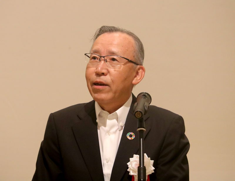 あいさつする熊谷新会長＝１８日、千葉市中央区（県経営者協会提供）