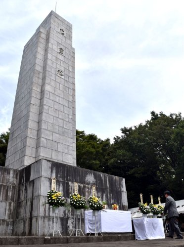 千葉公園隣接地にある忠霊塔では、毎年８月１５日の終戦の日に千葉県主催の追悼式が開かれてきた＝千葉市中央区
