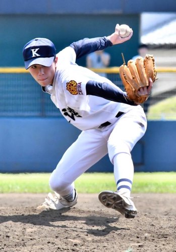 木更津－八千代松陰　力投する木更津の風穴＝袖ケ浦

