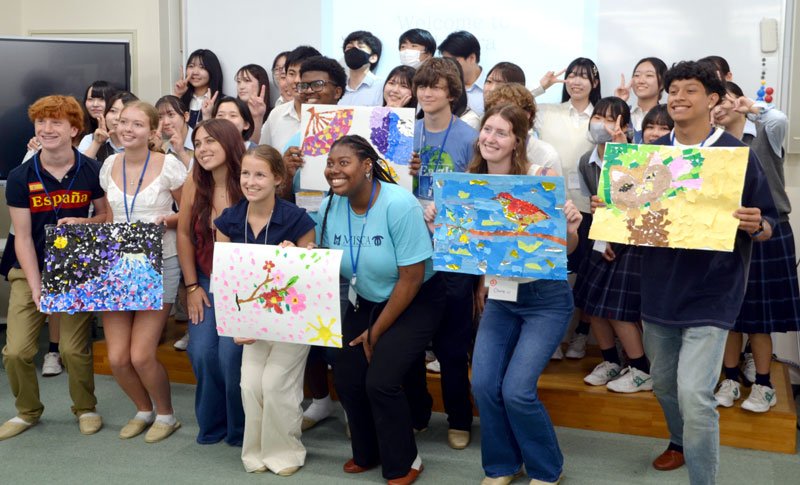 ちぎり絵で姉妹都市交流　市原に米モビール市訪問団　高校生、日本の伝統形に