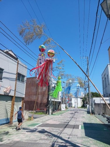 すでに気温が３５度に達して猛暑日となった茂原市内＝２４日