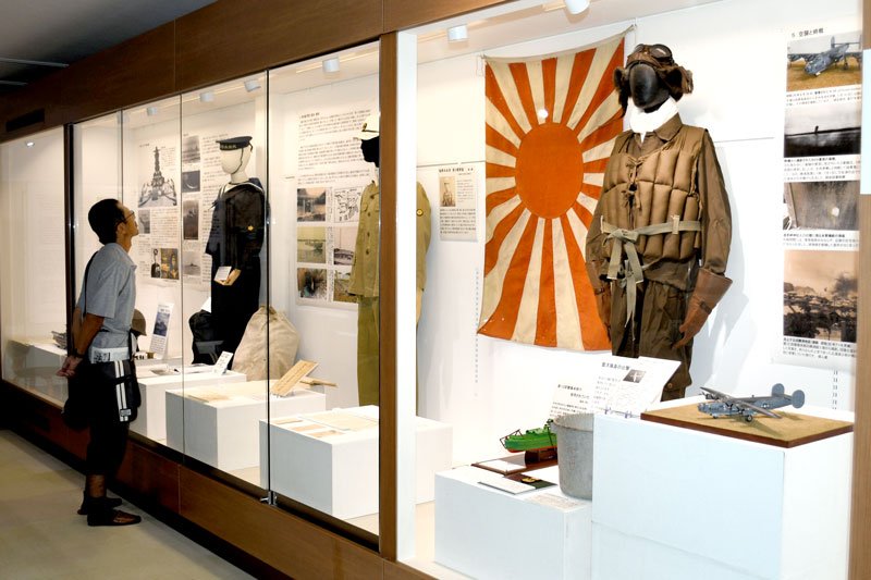 戦艦武蔵の乗組員だった早川さんが提供した戦争資料＝勝浦市