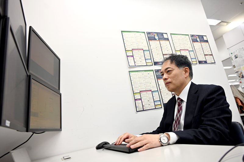 高度な情報処理技術を駆使してサイバー犯罪の捜査に当たる＝５月、千葉県警本部
