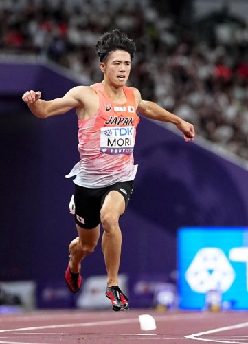 男子１００メートル予選　ゴールする守祐陽＝国立競技場（共同）
