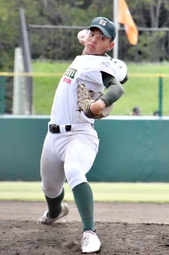 専大松戸－市原中央　８回を無失点に抑え、チームを４年連続４強に導いた専大松戸の門倉＝柏の葉