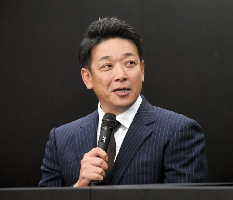 厳しさ前面に「羽ばたく」　サブロー新監督就任会見　千葉ロッテ