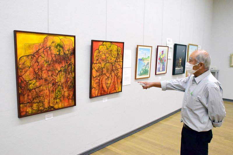 多彩な作品が並ぶ長生郡市絵画グループ展＝茂原市立美術館・郷土資料館