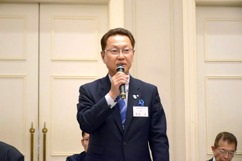 あいさつをする茂木会長＝千葉市中央区